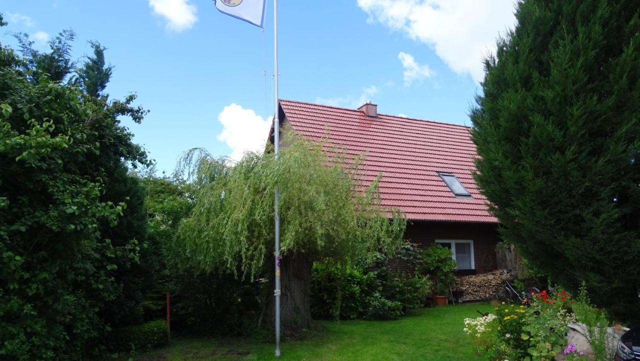 Ferienhaus Im Urigen Garten Bzw Eulenhaus Zingst Dış mekan fotoğraf