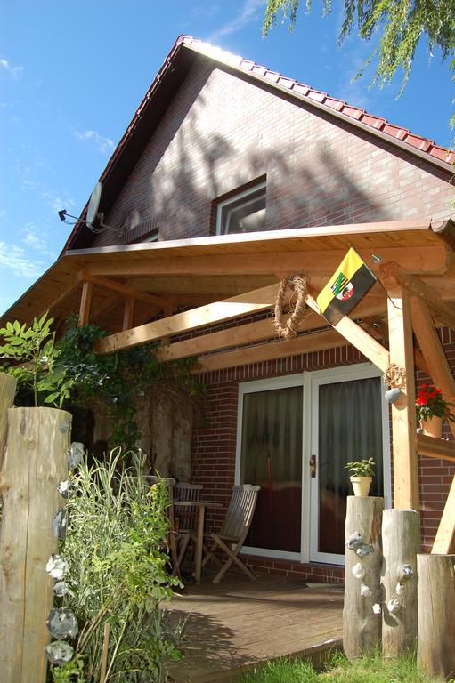 Ferienhaus Im Urigen Garten Bzw Eulenhaus Zingst Oda fotoğraf