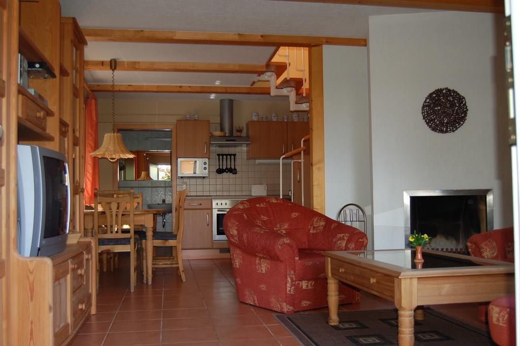 Ferienhaus Im Urigen Garten Bzw Eulenhaus Zingst Oda fotoğraf